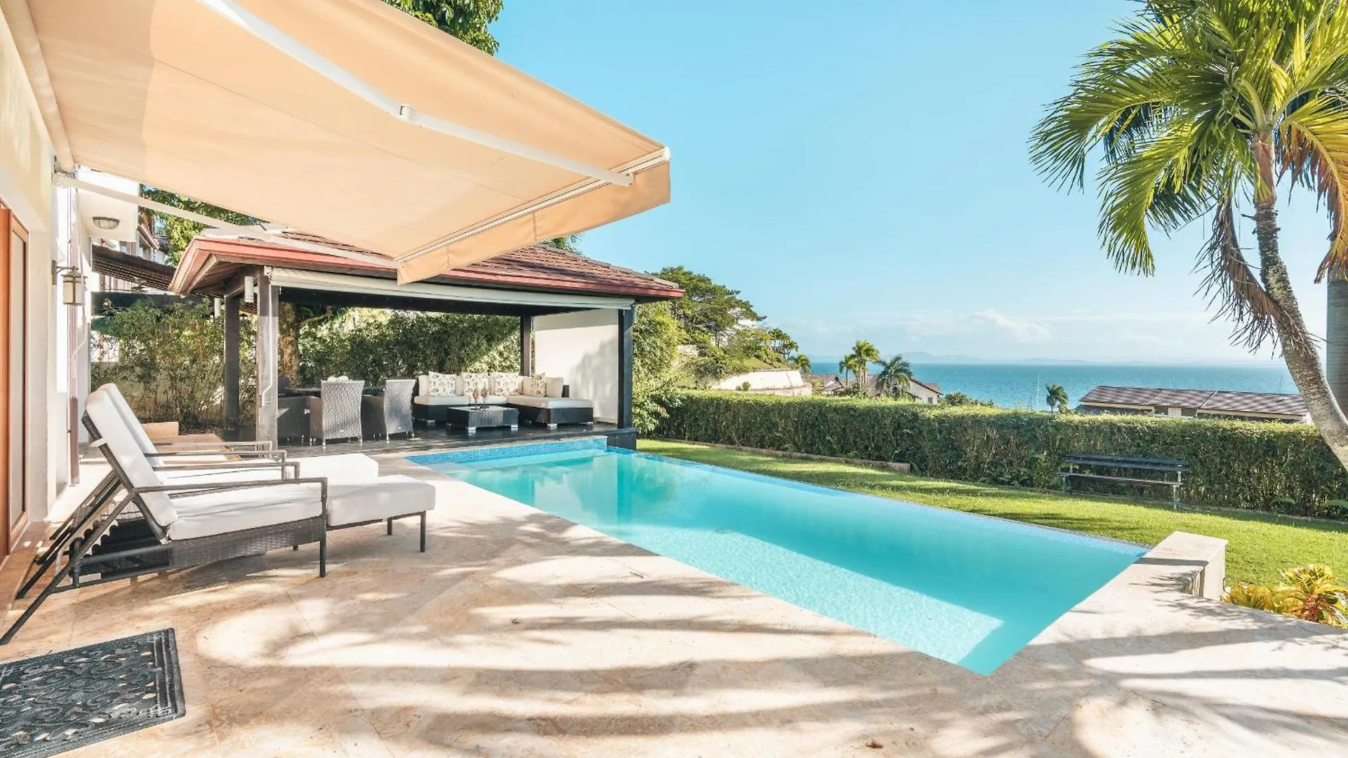 Charming Villa With Ocean View In Puerto Bahia location